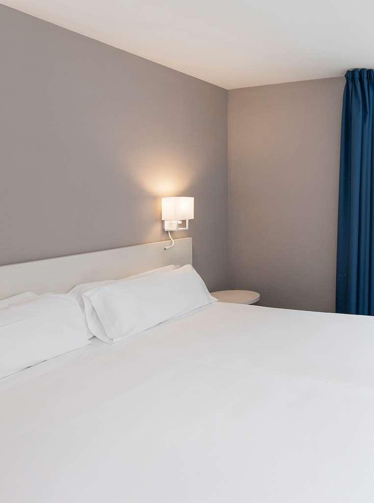 Sol Puerto Marina Apart otel Torremolinos Oda fotoğraf